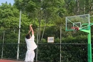 当你面对文班的防守，是不是得这样投篮才能避免被帽？😂